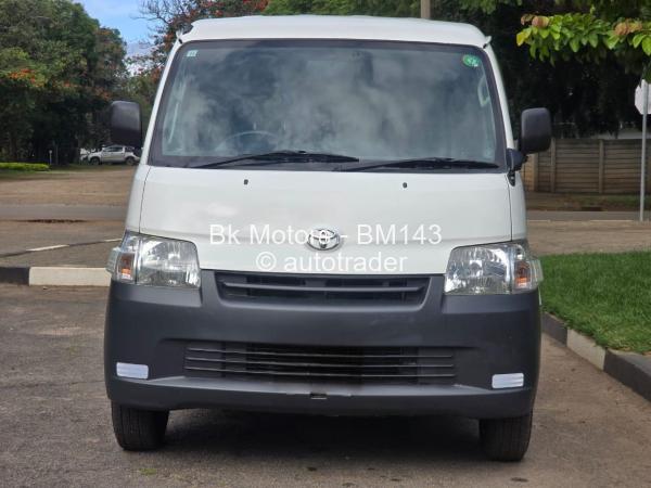2017 - Toyota  Lite Ace
