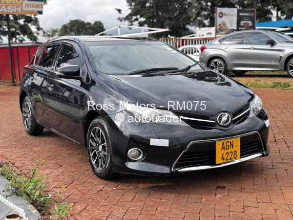 2010 - Toyota  Auris