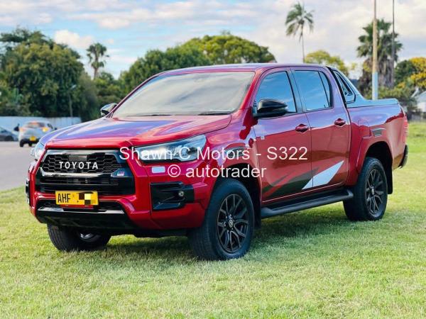 2023 - Toyota  Hilux
