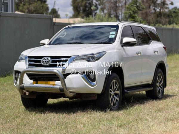 2017 - Toyota  Fortuner