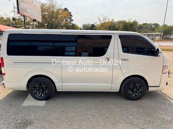 2018 - Toyota  Hiace