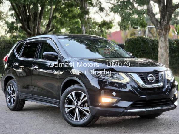 2017 - Nissan  X-Trail