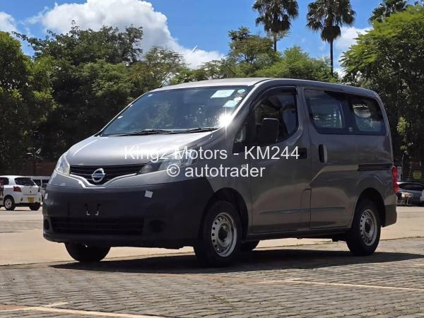 2018 - Nissan  NV200