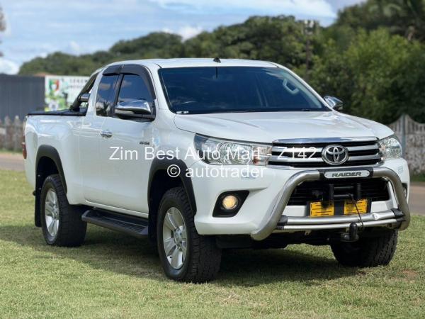 2017 - Toyota  Hilux