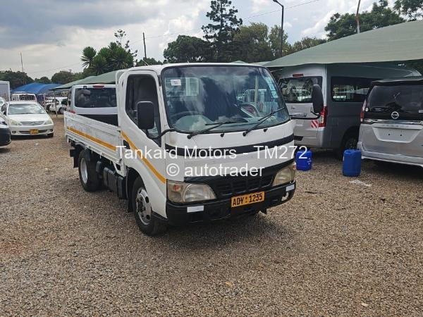 2011 - Hino Dutro