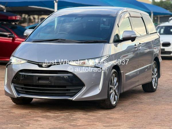 2016 - Toyota  Estima