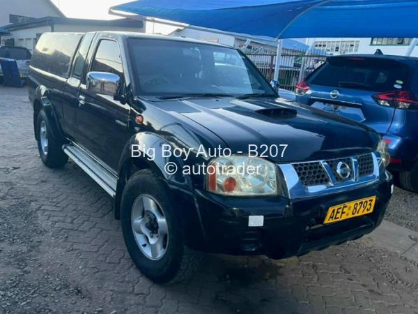 2004 - Nissan  Navara