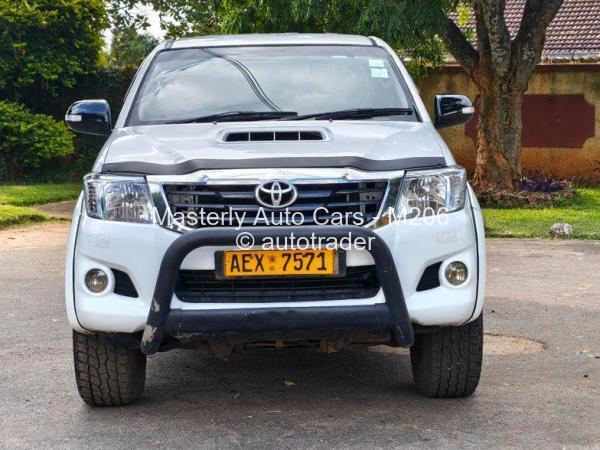 2015 - Toyota  Hilux