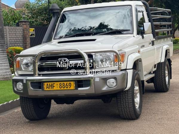 2017 - Toyota  Land Cruiser 79