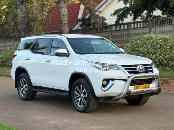 2019 - Toyota  Fortuner