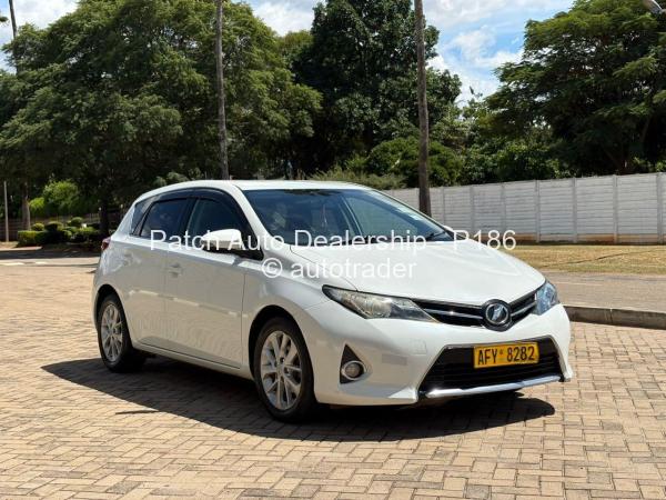 2012 - Toyota  Auris
