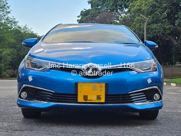 2017 - Toyota  Auris