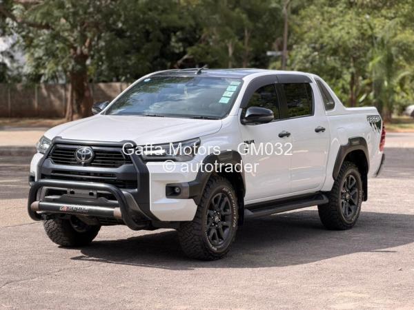 2023 - Toyota  Hilux