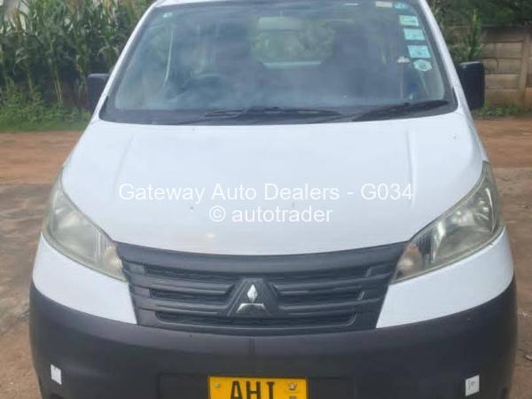 2010 - Mitsubishi  Delica