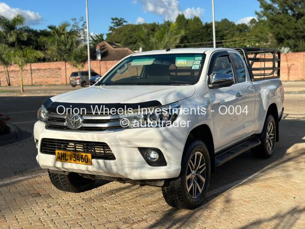 2018 - Toyota  Hilux
