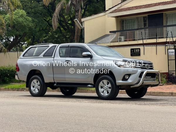 2016 - Toyota  Hilux