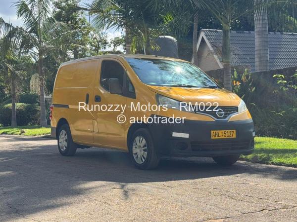 2017 - Nissan  NV200