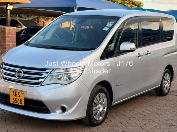 2015 - Nissan  Serena