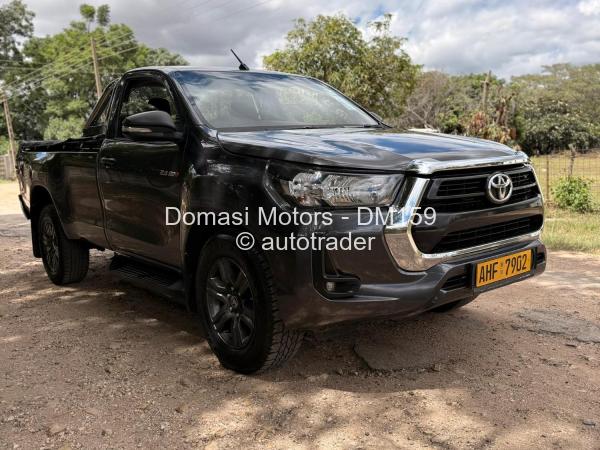 2023 - Toyota  Hilux