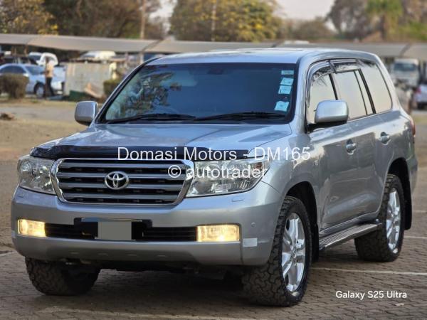 2011 - Toyota  Land Cruiser 200