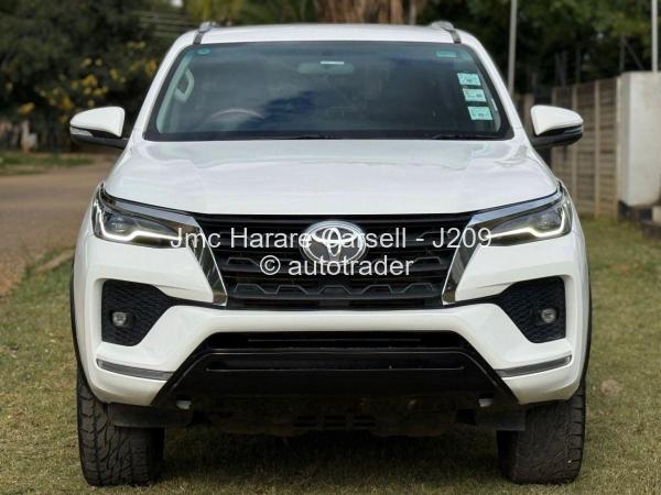 2019 - Toyota  Fortuner