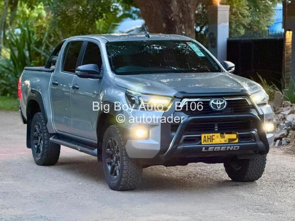 2022 - Toyota  Hilux