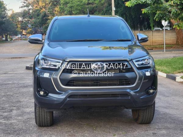 2021 - Toyota  Hilux