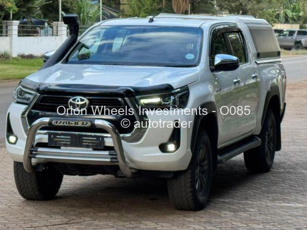 2021 - Toyota  Hilux