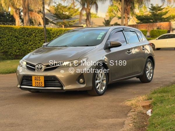 2013 - Toyota  Auris