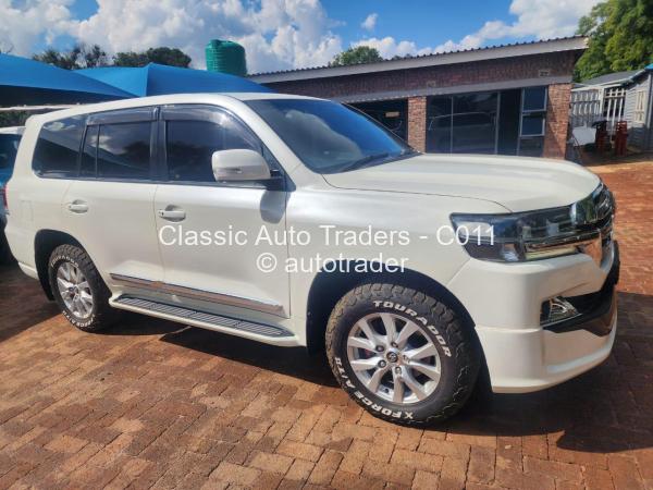 2012 - Toyota  Land Cruiser 200