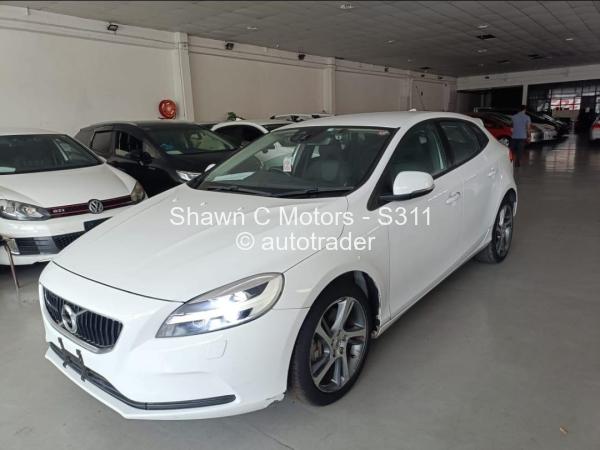 2018 - Volvo  V40