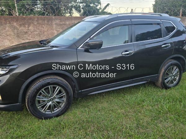 2017 - Nissan  X-Trail