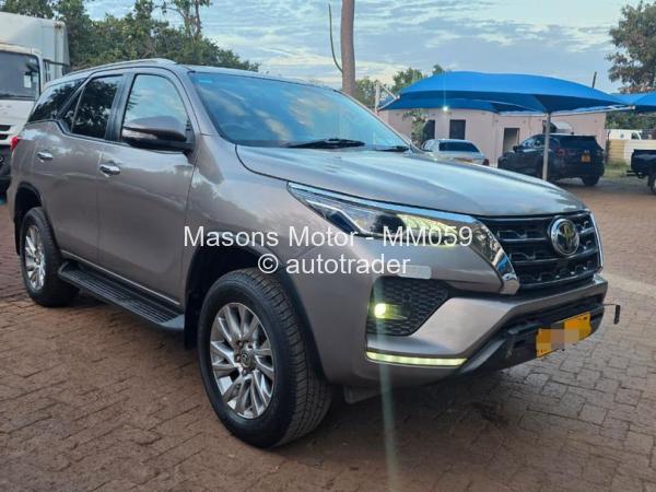 2019 - Toyota  Fortuner