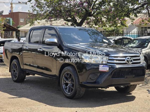 2017 - Toyota  Hilux