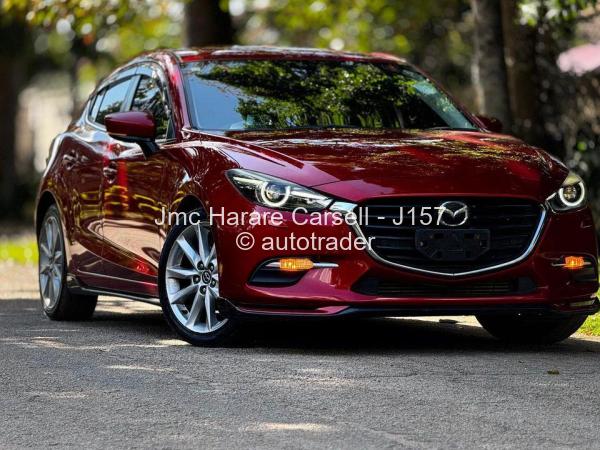 2017 - Mazda  axela