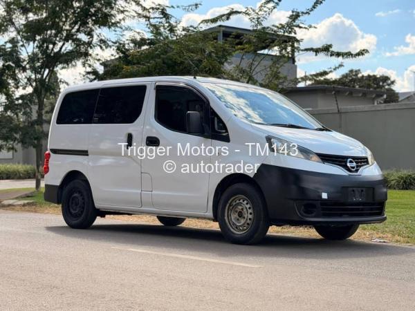 2017 - Nissan  NV200