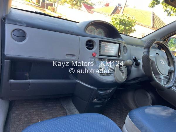 2006 - Toyota  Sienta