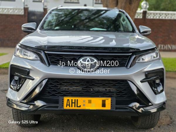 2020 - Toyota  Fortuner