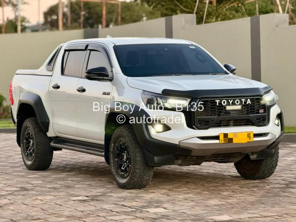 2025 - Toyota  Hilux