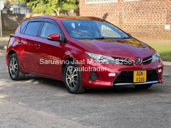 2014 - Toyota  Auris