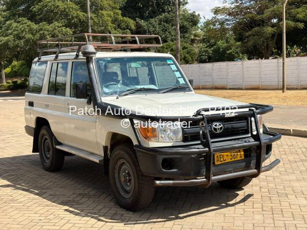 2017 - Toyota  Land Cruiser 76