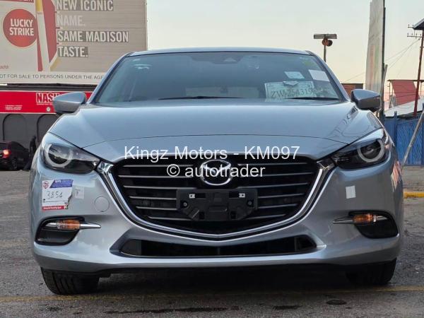 2017 - Mazda  axela