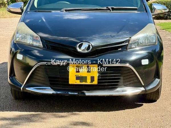 2015 - Toyota  Vitz