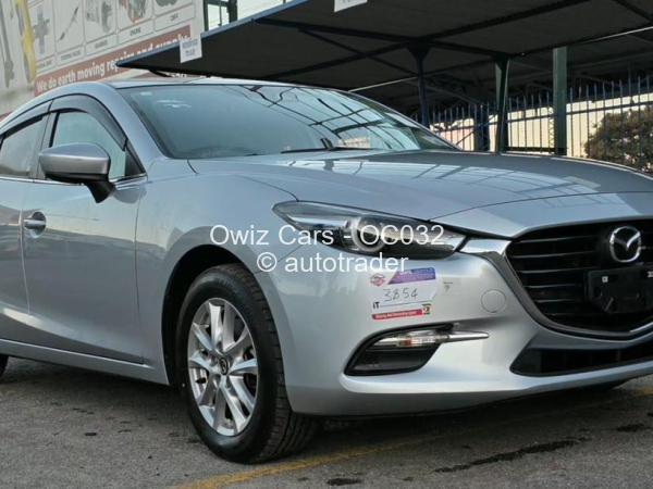 2017 - Mazda  axela