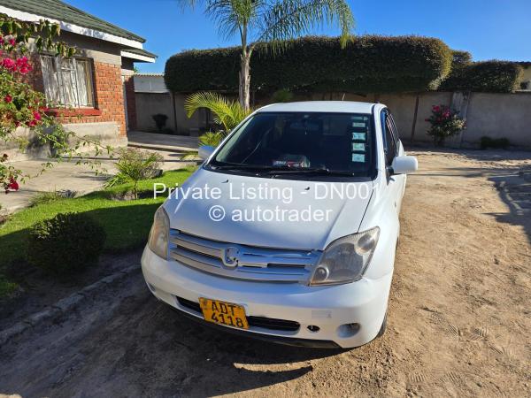 2003 - Toyota  Ist