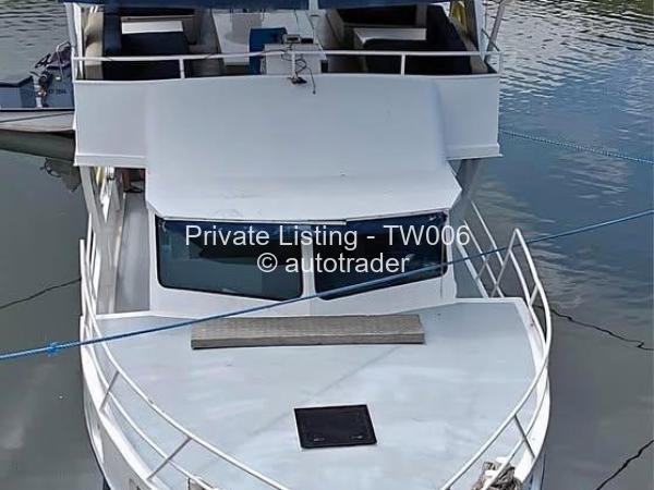 Monohull Houseboat