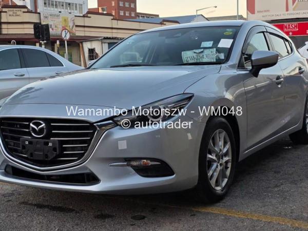 2017 - Mazda  axela