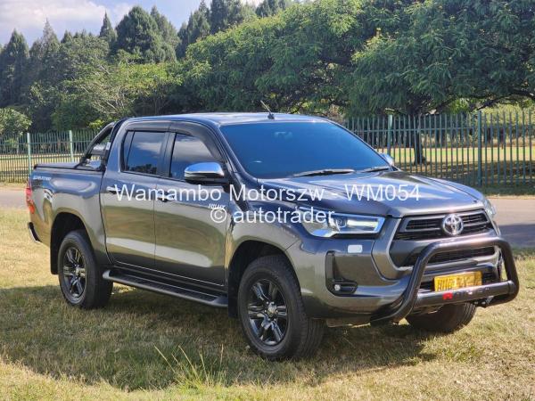 2021 - Toyota  Hilux