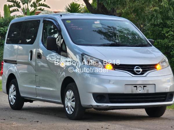 2017 - Nissan  NV200