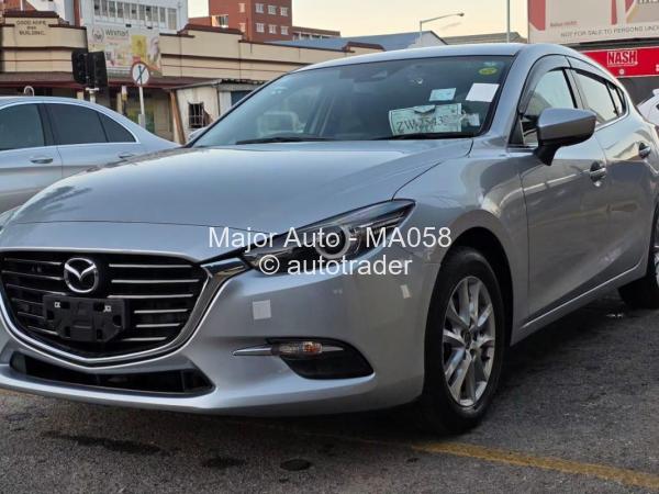 2017 - Mazda  axela